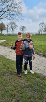 Paas-plezier op sportpark Het Springer voor S.K.N.W.K. JO7-1 en JO9-1 van zaterdag 8 april 2023 (240/240)